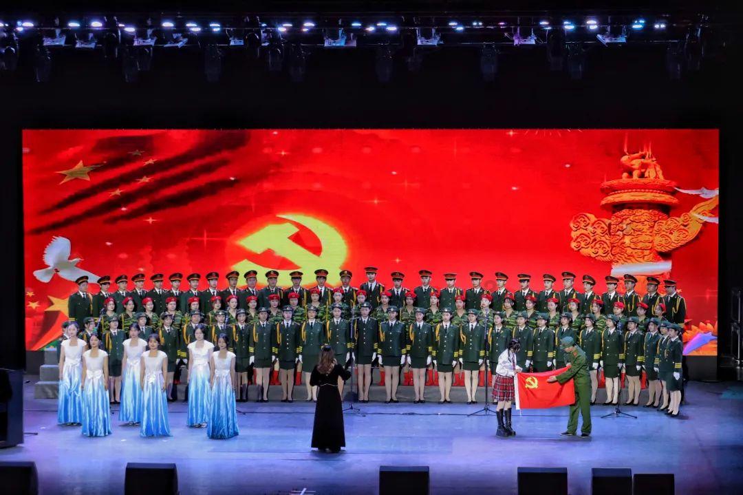 东汉末黄巾起义一场转折性战争，东汉两员猛将差点陨落